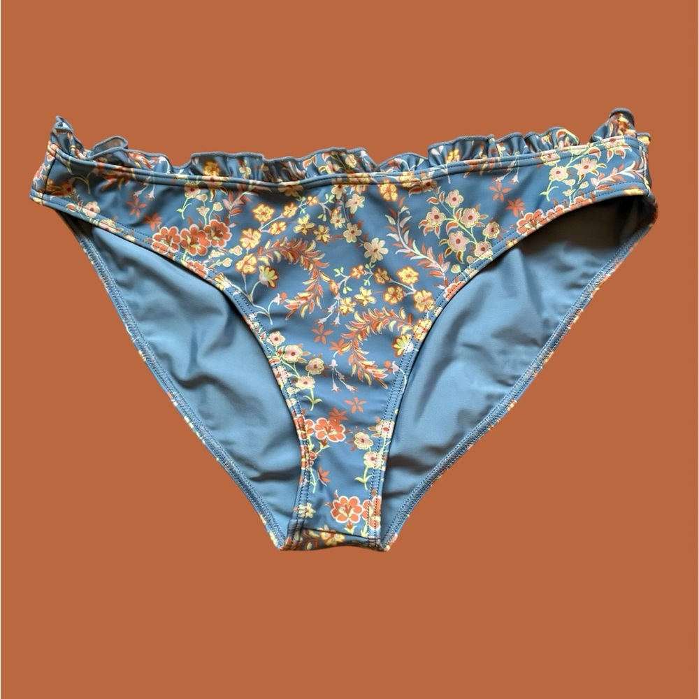 Sisstrevolution new bikini swimsuit bottoms, size medium